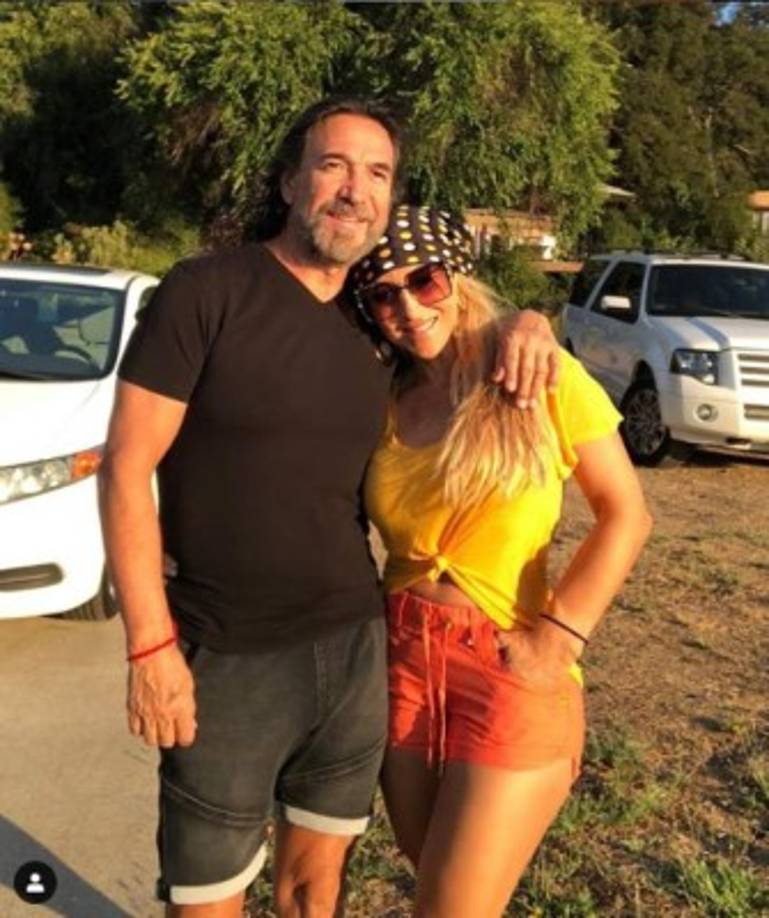 La sexy rubia ha atribuido el éxito de su matrimonio a la candela natural que tiene al ser cubana. “Gracias a Dios hay mucha sazón y mucho amor en nuestra realición… sino no fueran 20 años”, comentó en una entrevista a TVNotas.