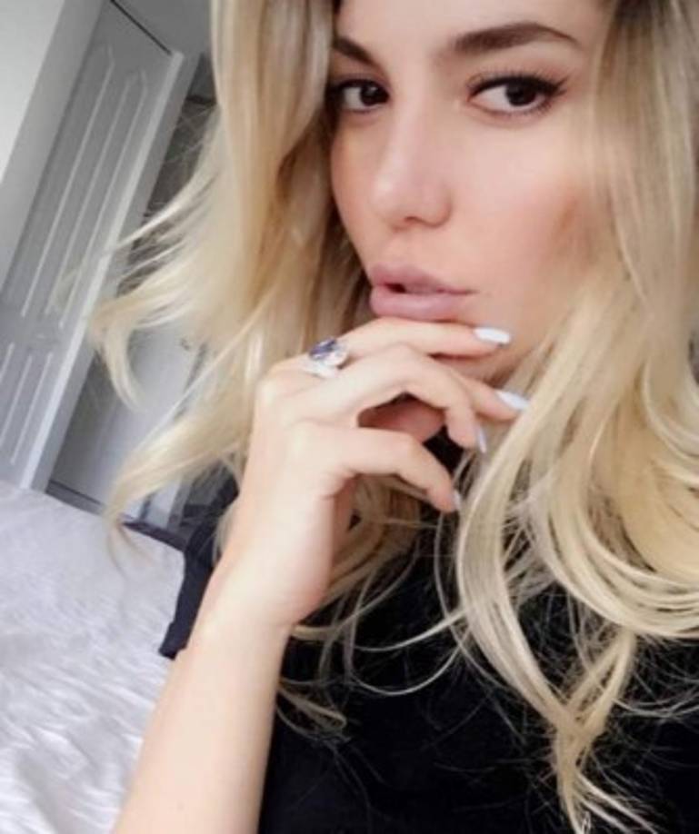 <br/>Hace unos días Frida Sofía rompió el silencio sobre la relación que su mamá, Alejandra Guzmán, mantiene con Christian Estrada, asegurando que no hablaría con él para arreglar la situación familiar, además de no entender por qué la intérprete de 'Eternamente bella' cree que hay competencia entre ellas.