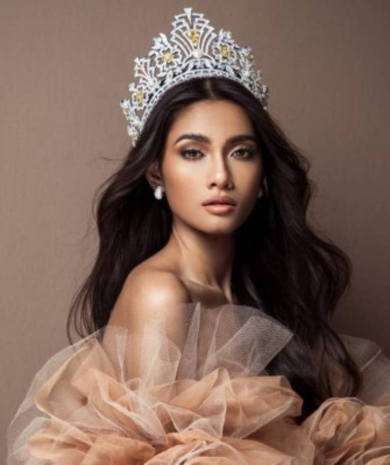 La modelo reveló que para formar parte de Miss Universo, tuvo que ocultar su identidad por temor de que las autoridades la detuvieran antes de salir del país.