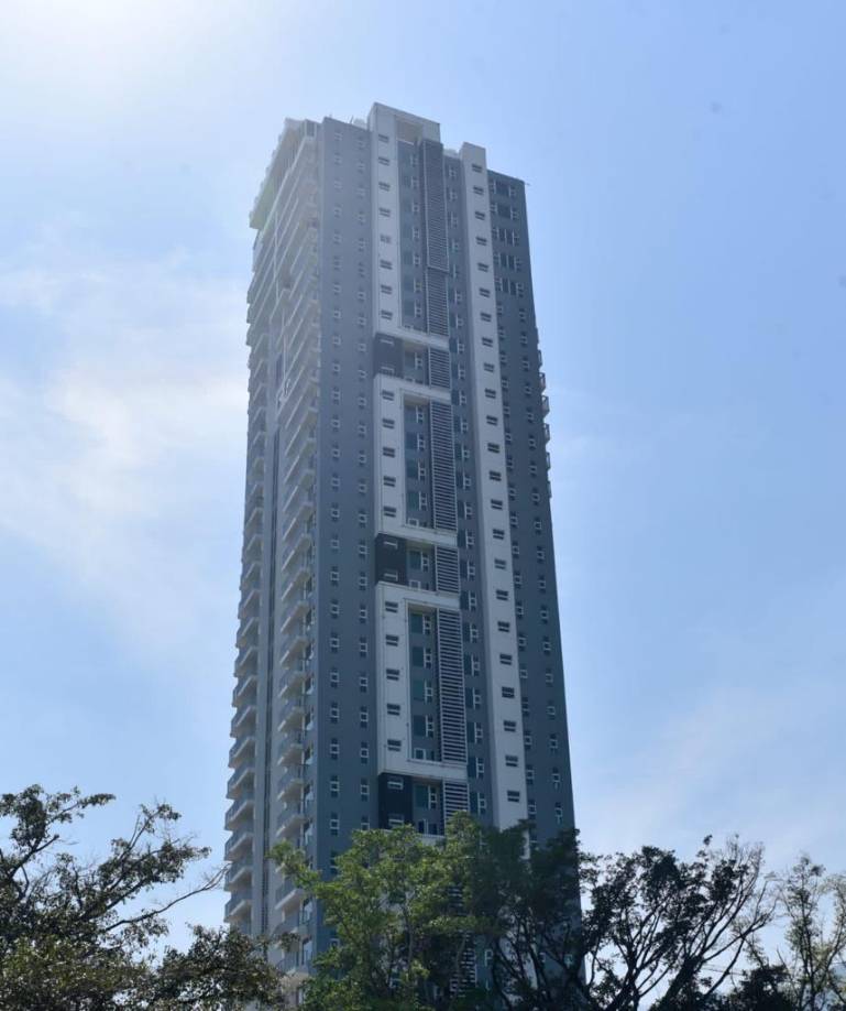 Igvanas Tara, mejor conocido como Iguanas Tara, está conformado por tres torres de apartamentos, áreas de comercio, de negocios y un parque ecológico. Cuenta con 99 apartamentos ubicado en un terreno de 1.5 manzanas. Los espacios van desde 113 hasta 250 metros cuadrados.