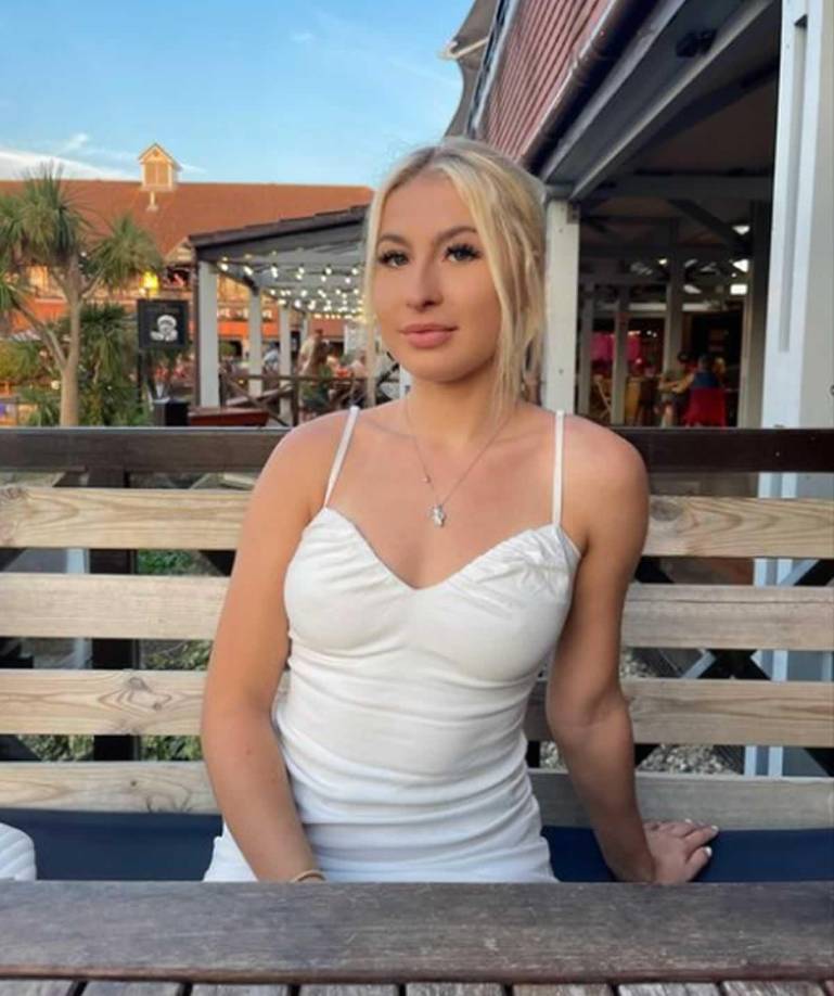 La decisión de Astrid Wett fue aplaudida por sus fanáticos, la influencer que en su país es reconocida por su afición al Chelsea, comenzó su preparación para un combate de exhibición en la Arena de Sheffield el pasado 15 de octubre.