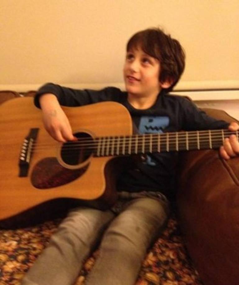 Por ejemplo, de su hijo Gabriel escribió: “Mi hijo mayor y hermoso Gabriel - ‘El director’. Te extraño mucho”, fueron las palabras que le dedicó George Seely.