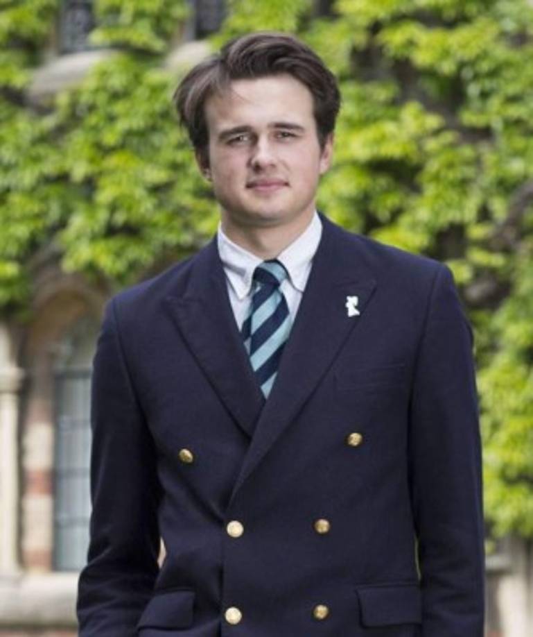 El joven representó a su escuela en el golf y fue miembro de la Blue Bunsen Societ.