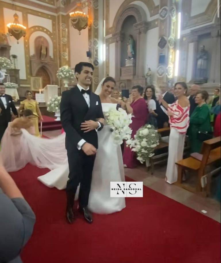 “Fuimos a Cuernavaca y nos parece un lugar mágico. Es cerca de la ciudad, pero también está retirado, es un lugar que le llaman ‘La eterna primavera’. Tiene un clima agradable, esperamos que así sea el día de nuestra boda. Ese fue un viaje muy especial para nosotros como pareja”, detalló.