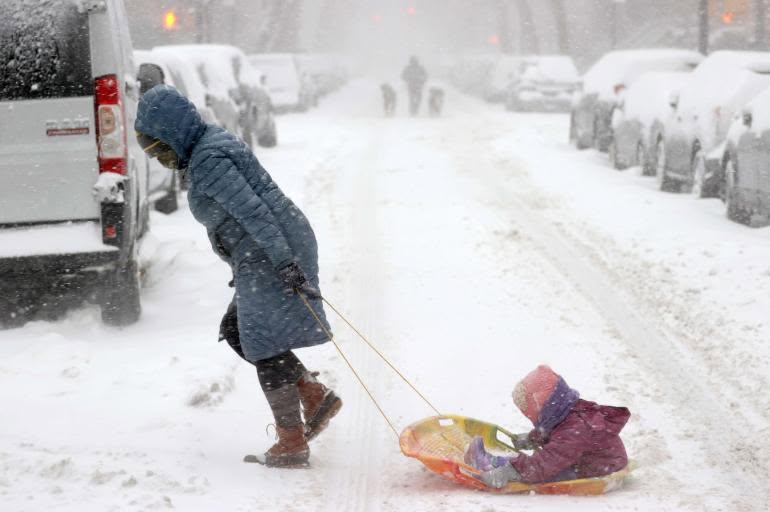 Nueva York pagará hasta $45 por hora por retirar nieve: requisitos y cómo aplicar