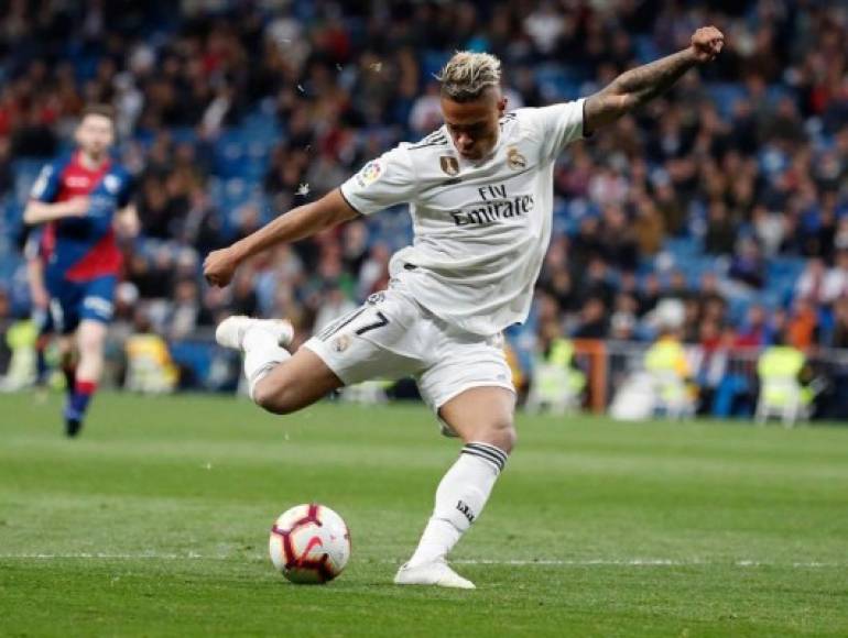 Mariano Díaz: El delantero de 25 años de edad ha decepcionado en su regreso al Real Madrid y no es del agrado de Zidane.