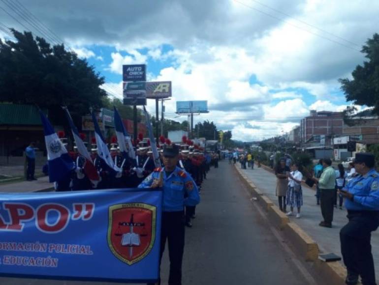La Policía Nacional también fue parte del desfile en Tegucigalpa y otras partes de Honduras.