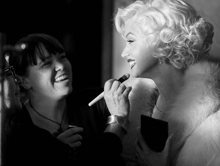 Por otro lado, Ana de Armas, que ha sufrido una espectacular transformación en su papel de Marilyn Monroe para “Blonde”, es una de las estrellas más esperadas del Festival de Cine de Venecia. 