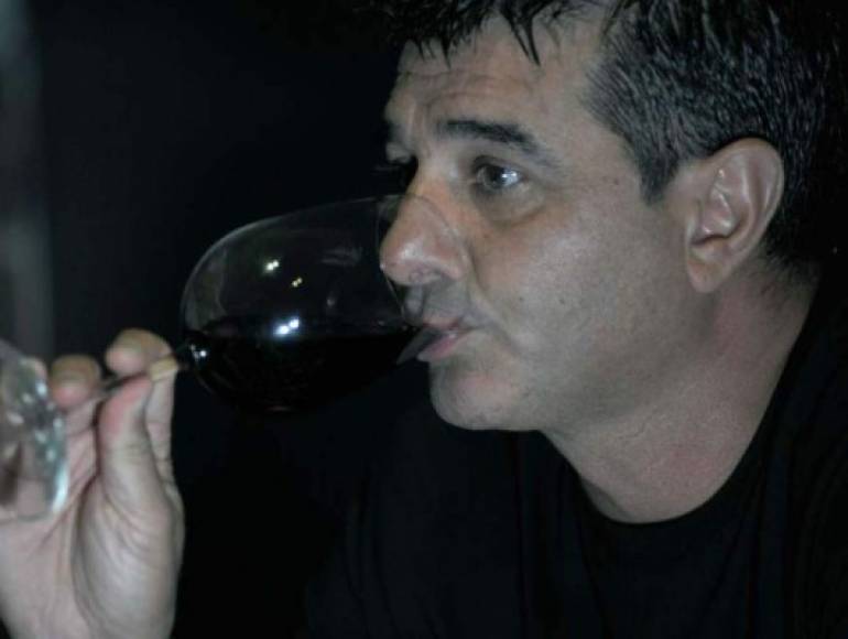 Diego Vázquez: El entrenador del Motagua tiene su propia empresa la cual distribuye vinos. Le puso por nombre 'La finca de Vázquez”.