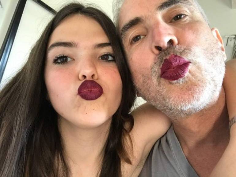 La cuenta de Instagram de Tess Cuarón la muestra divertida, irreverente y tan creativa como su padre.