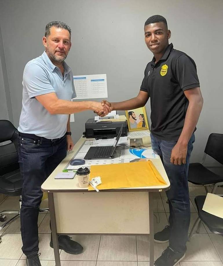 El Real España fichó al defensa zurdo Sergio Álvarez, quien llega procedente del club Cascadas FC de la Liga Intermedia Sampedrana (cuarta división).