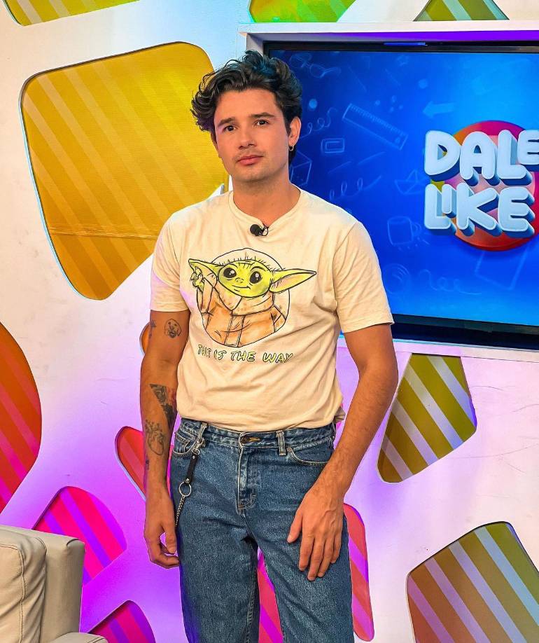 Facundo ironizó que Miguel Caballero debería estar en un museo de forma momificado y pidió que deje trabajar a la juventud en los medios de comunicación.