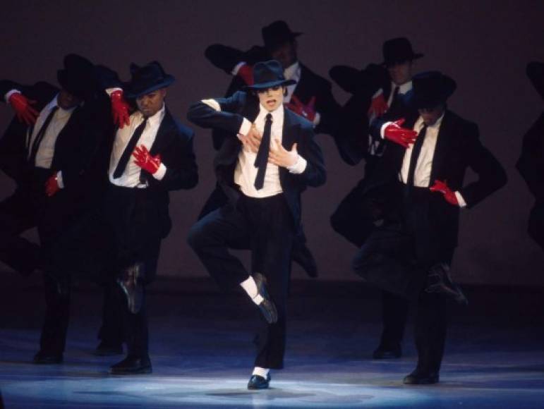 Las coreografías de Michael Jackson fueron únicas e irrepetibles. Nadie bailaba como él y posee el récord del artista más galardonado de la historia de la música, con más de 400 premios.