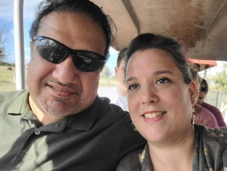 Lydia Rodríguez, una mujer de 42 años, falleció el 16 de agosto de 2021, apenas dos semanas después de que su marido (Lawrence Rodríguez), de 49 años, también muriera de covid-19 en una cama de la Unidad de Cuidados Intensivos (UCI) a un metro de la suya.