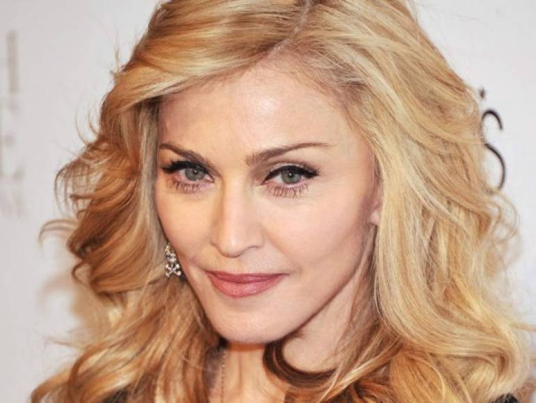 Madonna (2008) cayó ante los encantos del 17 años menor Rodríguez, aunque ellos aseguraban que solo eran amigos, se les vio juntos varias veces cuando ambos estaban aún casados.