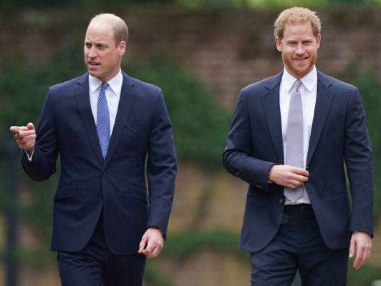 FOTOS: Los príncipes William y Harry se reúnen para inaugurar la estatua de la princesa Diana
