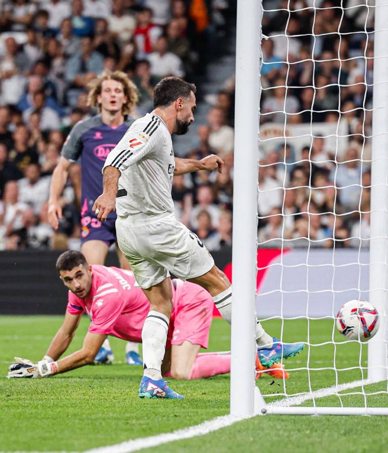Dani Carvajal empujó el balón al fondo con furia para el empate 1-1.