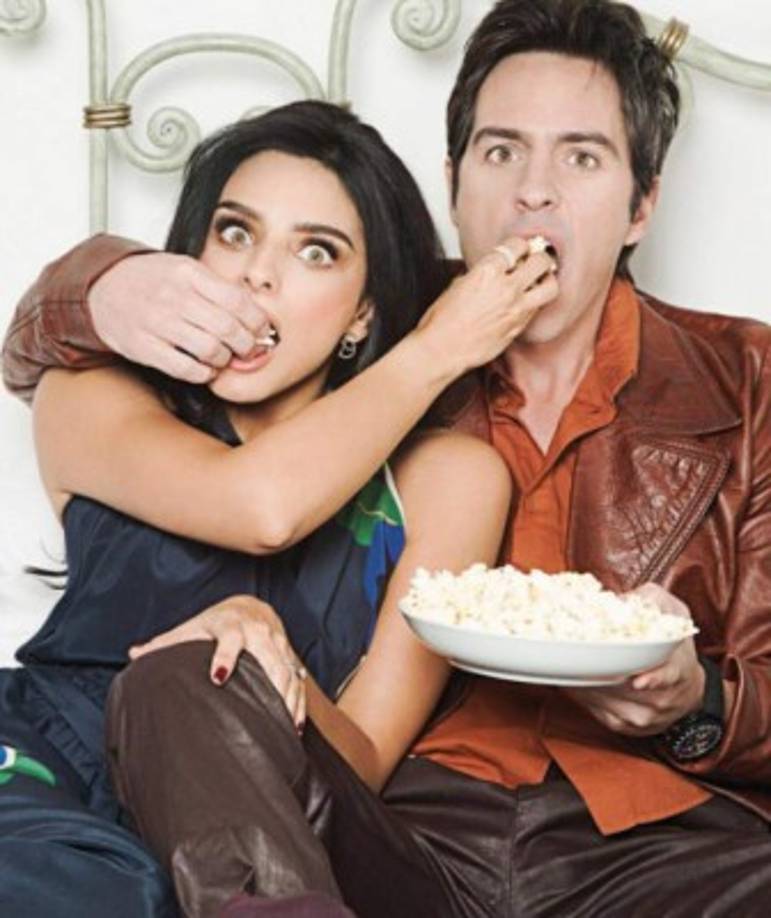 ¡Gracias por ser, estar y existir. Te amo! le escribió Mauricio Ochmann a Aislinn Derbez, la hija del comediante mexicano Eugenio Derbez.