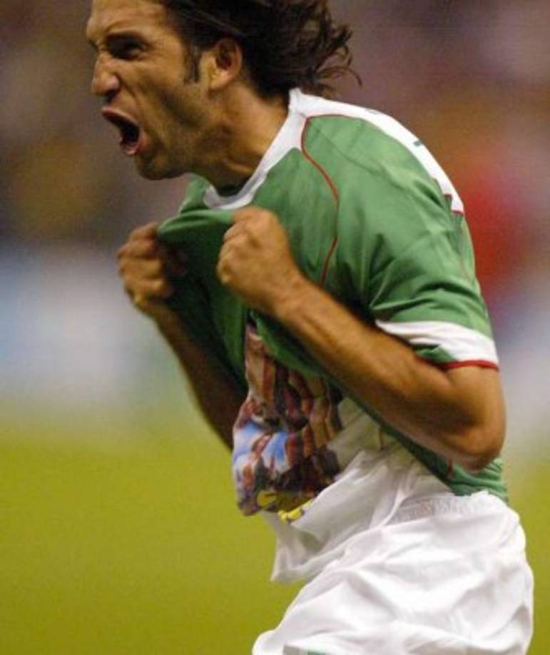 Francisco 'Kikín' Fonseca - El mexicano también muestra su admiración y amor por la Virgen de Guadalupe y siempre usa la playera con su imagen junto con la de su hermano fallecido al festejar goles.
