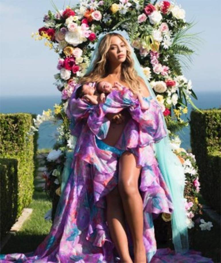 El 13 de junio de 2017 vieron la luz Sir y Rumi, los retoñitos de la famosa cantante estadounidense Beyonce, quienes se unieron a su hermanita mayor, Blue Ivy. Beyoncé y Jay Z agrandaron así su espectacular familia y con esta imagen, conocimos a los gemelitos al primer mes de nacidos.