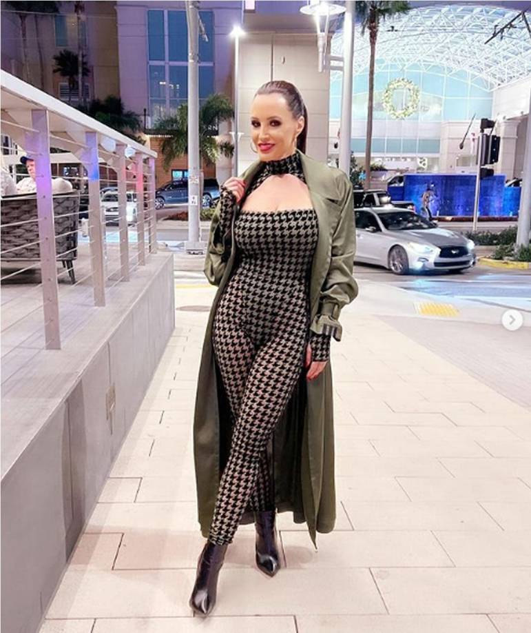 Lisa Ann, que trabajó como stripper, contó cómo empezó a salir con estrellas del deporte. “Mi relación personal con los deportistas empezó muy joven. A principios de los 90, los atletas podían entrar a los clubes de striptease. Vi todo cambiar cuando Mike Tyson fue a la cárcel. Cuando eso sucedió, todo pasó a la clandestinidad”.