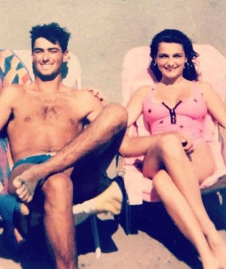 Dua Lipa es la hija primogénita de un matrimonio de refugiados albanokosovares, Dukagjin y Anesa Lipa (de soltera Rexha).