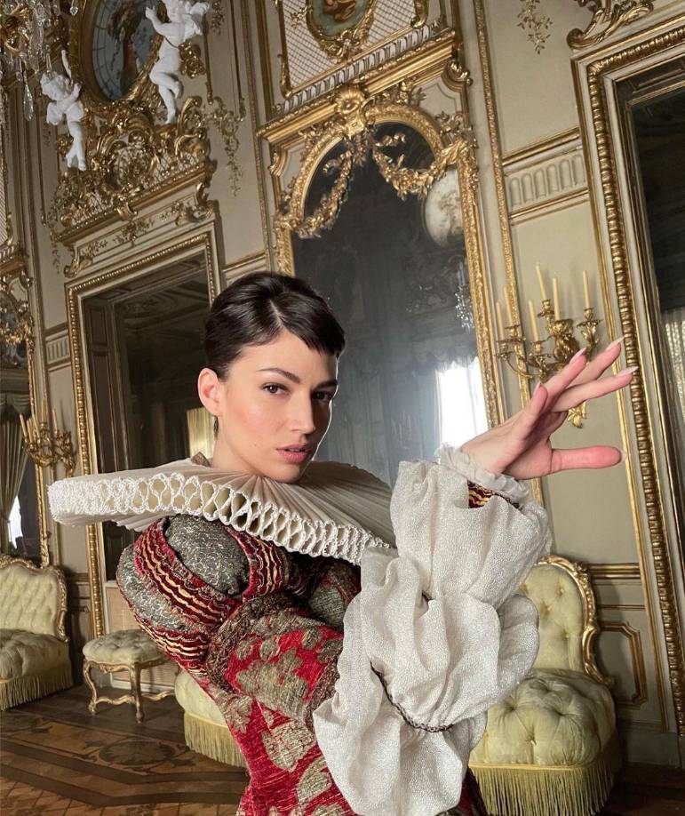 La actriz es una de las celebridades con ascendencia catalana más populares. Habla catalán, español e inglés con fluidez, aunque prefiere utilizar más el español. Pese a ello, su herencia no afectó su carrera en Madrid.Corberó dice que no toma partido en los delicados asuntos de la independencia de Cataluña, por lo que apoya a ambas partes. Sin embargo, condena la brutalidad policial que ocurrió allá por 2017 durante el referéndum de independencia de Cataluña.