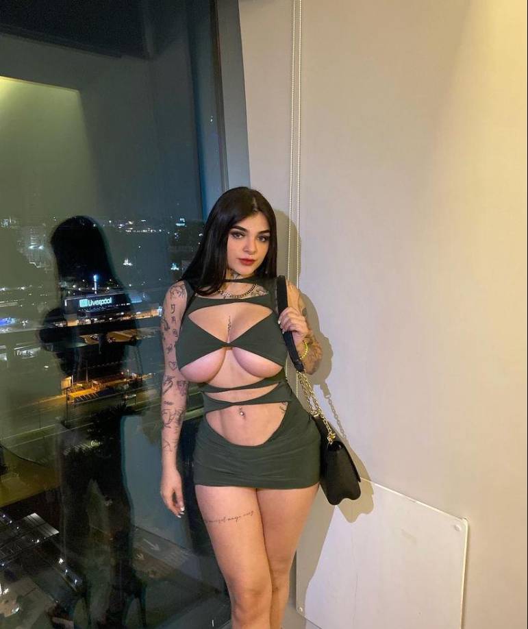 “Ya vi que traen caos ahí con un video, miren chicos, la verdad yo ya me hice muy liberal en ese aspecto y sí lo grabé, claro que lo grabé, ahí se ve mi carota, lo subí a mi página de OnlyFans y lamentablemente algún pen... lo sacó, algún menso lo sacó de la página, pero no se me hace justo porque la gente que realmente paga para ver esos videos pues han de decir ‘¿por qué estoy pagando para verla y un menso la saca?’ Siempre he tenido ese conflicto porque no es justo, pero bueno”, declaró.