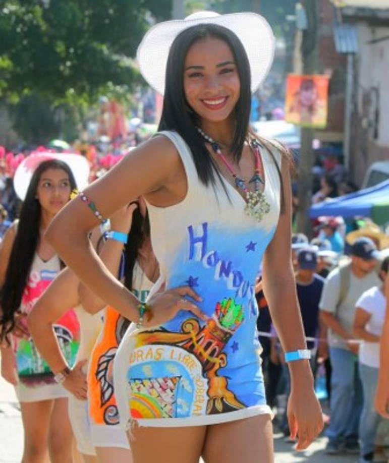 La imponente figura de esta muchacha impacto en los desfiles.