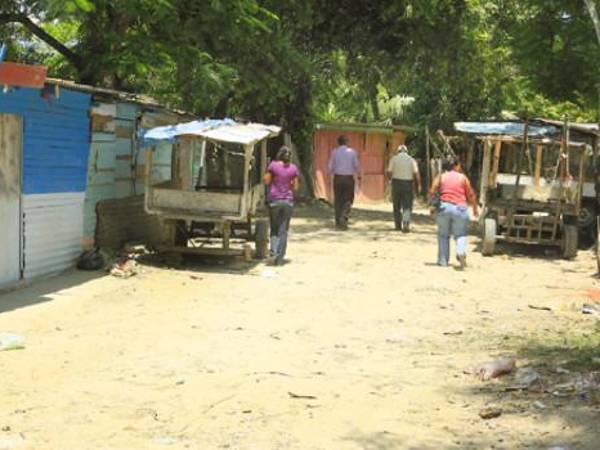 Miles de familias hondureñas viven en condiciones precarias en los bordos de San Pedro Sula.