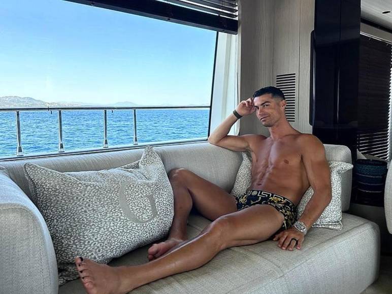 Cristiano Ronaldo suele publicar imágenes en Instagram de su torso desnudo.