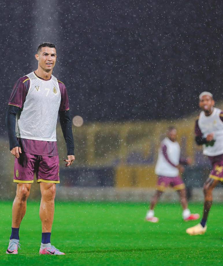 Tal es el caso de Cristiano Ronaldo, quien a lo largo de su carrera ha sufrido robos en su casa. Benzema, Johan Cruyff, son otros de los futbolistas que han sido víctimas de esto en Europa.