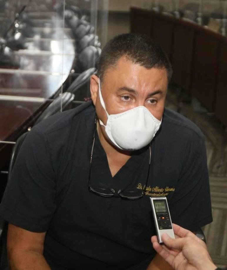 “No les vi el rostro. Como no sabía cuántas personas estaban, nunca los miré, yo bajé mi rostro”, siguió contando.