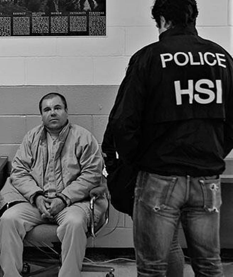 Emma Coronel, quien ha estado en el centro de atención mediática debido a su relación con 'El Chapo' Guzmán, fue condenada por cargos relacionados con el narcotráfico y con la colaboración con el cártel de su esposo. 