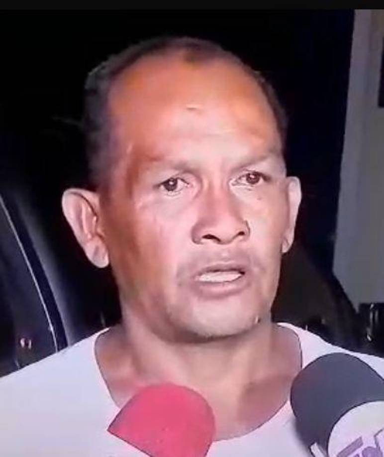 “Yo entregué a las autoridades a mi hijo por lo que andaba haciendo. Él confesó que ha cometido asaltos”, dijo el padre entre sollozos. 