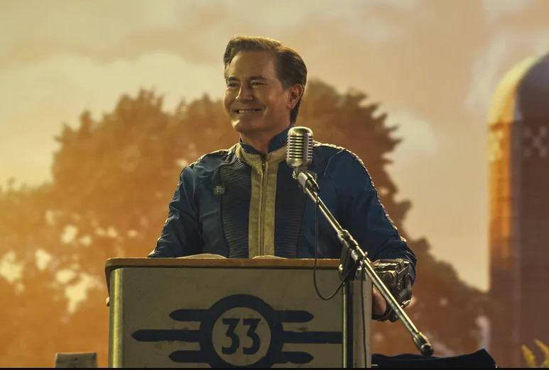 <b>Kyle MacLachlan es “Hank”</b><br /><br />Hank es el papá de Lucy y es el responsable de supervisar la Bóveda 33. “Desde el principio sentí que había un sentido de honor y de respeto por el mundo de los juegos”, explica el veterano intérprete de ‘Twin Peaks’. “Todos sentimos la responsabilidad de tratar de entregar algo de lo que estuvieran orgullosos, que disfrutaran, que les removiera”, continúa.