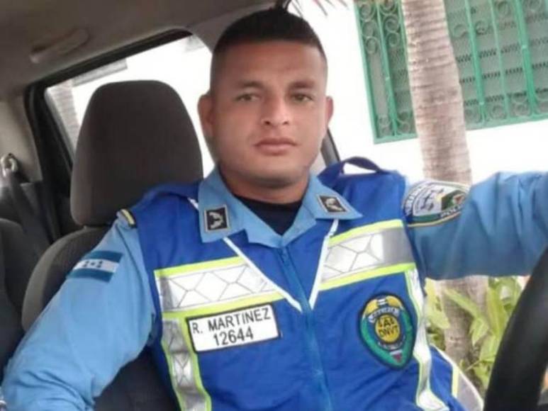 Cuando celebraba un fin de semana libre, el policía Rony Martínez murió tras enfrentarse a tiros con un sujeto con el que habría iniciado una discusión en un local de bebidas alcohólicas. 