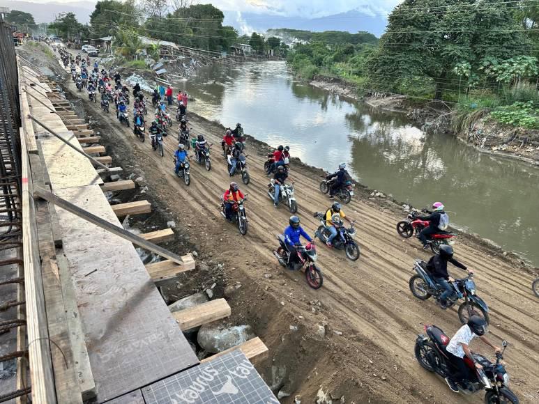 Funden losa del puente que conduce a Jucutuma