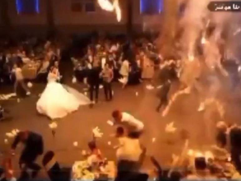 Al menos cien personas murieron y otras 150 resultaron heridas por un incendio durante una boda en un salón de fiestas. Más detalles en las siguientes fotografías.