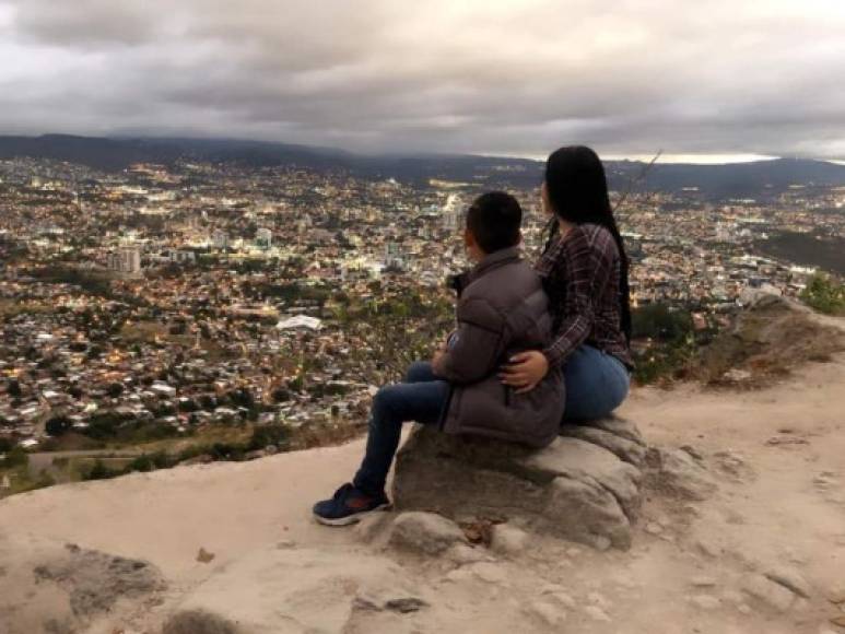 En algunas ocasiones la joven ha estado en Tegucigalpa junto a su adorado hijo.