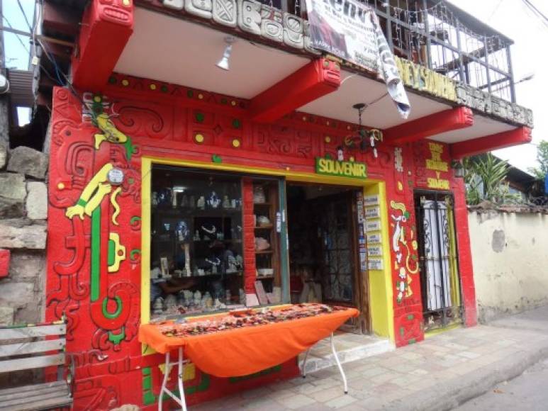 Tienda de artesanías en el centro de Copán Ruinas, Honduras.