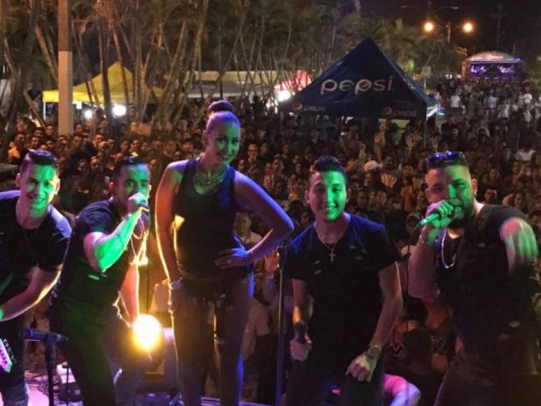 Los chicos de Punto Clave ponen a su disposición toda su energía para bailar y gozar con su música.<br/><br/>El costo de entrada de esta noche a la Plaza Juniana es de L.200.00, con el objetivo de recaudar fondos para la fundación Ópalos, que se encarga de la gestión eficiente de los recursos energéticos, producción agrícola sostenible, el cuidado al medio ambiente y la proyección social.