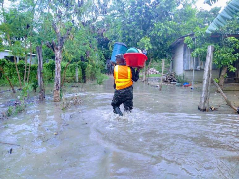 Las lluvias en esa región, enclavada en el corazón del valle de Sula, la más endeble del país por inundaciones, han azotado durante las últimas semanas. 