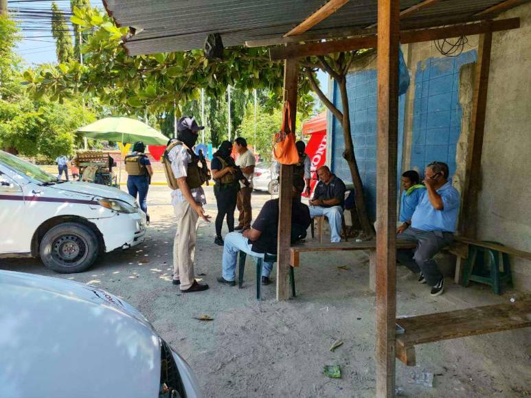 Los puntos de taxis del municipio de Choloma fueron inspeccionados por los agentes de la Dipampco, los pobladores sienten más seguridad al ver la presencia de las autoridades.