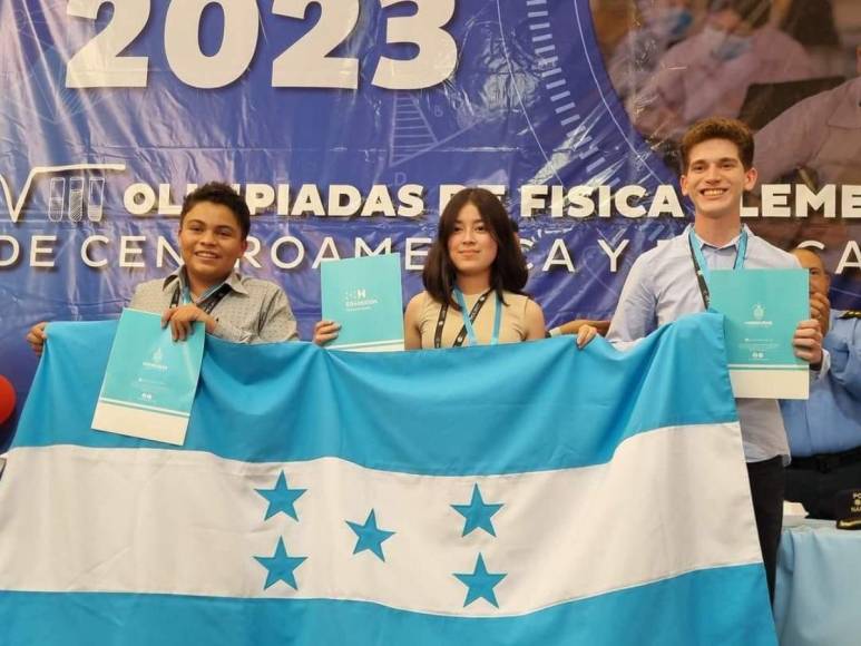 Honduras, recientemente fue sede de la octava Olimpiada Centroamericana y del Caribe de Física Elemental (OCCAFI), donde colegiales hondureños con destacados conocimientos en la materia brillaron y obtuvieron medallas de bronce y menciones honoríficas.