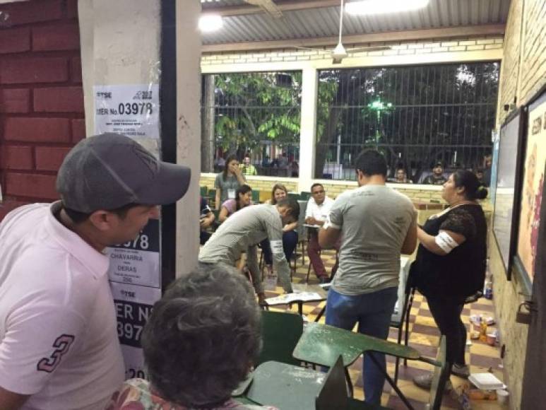 Hondureños esperan con ansia resultados electorales