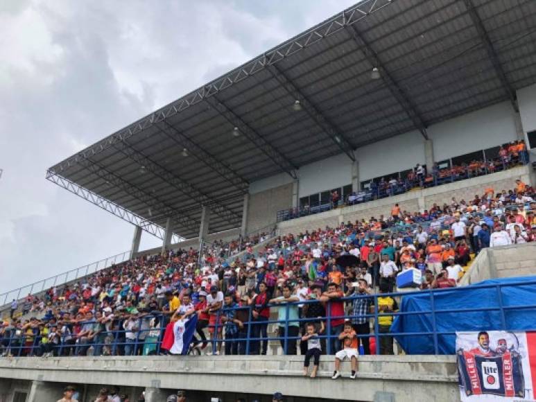Una gran cantidad de aficionados de ambos equipos llegó al estadio de Choluteca.