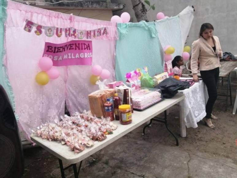 Al esperar duante varias horas y ver que nadie llegaba, su sobrina decidió publicarlo en Facebook para que aquellos que quisieran llegar y compartir con ellos lo hicieran.