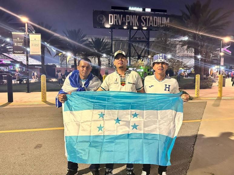 Ambiente del Honduras-Islandia: Invitado de lujo y catracha cautiva en casa de Messi