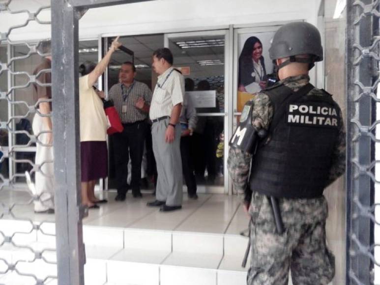 David Jerezano, miembro de la junta de transición de la DEI se trasladó a San Pedro Sula para notificar de la situación.